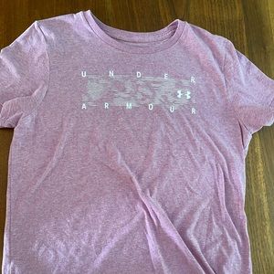 Womens medium under armour T-shirt never worn excellent condition